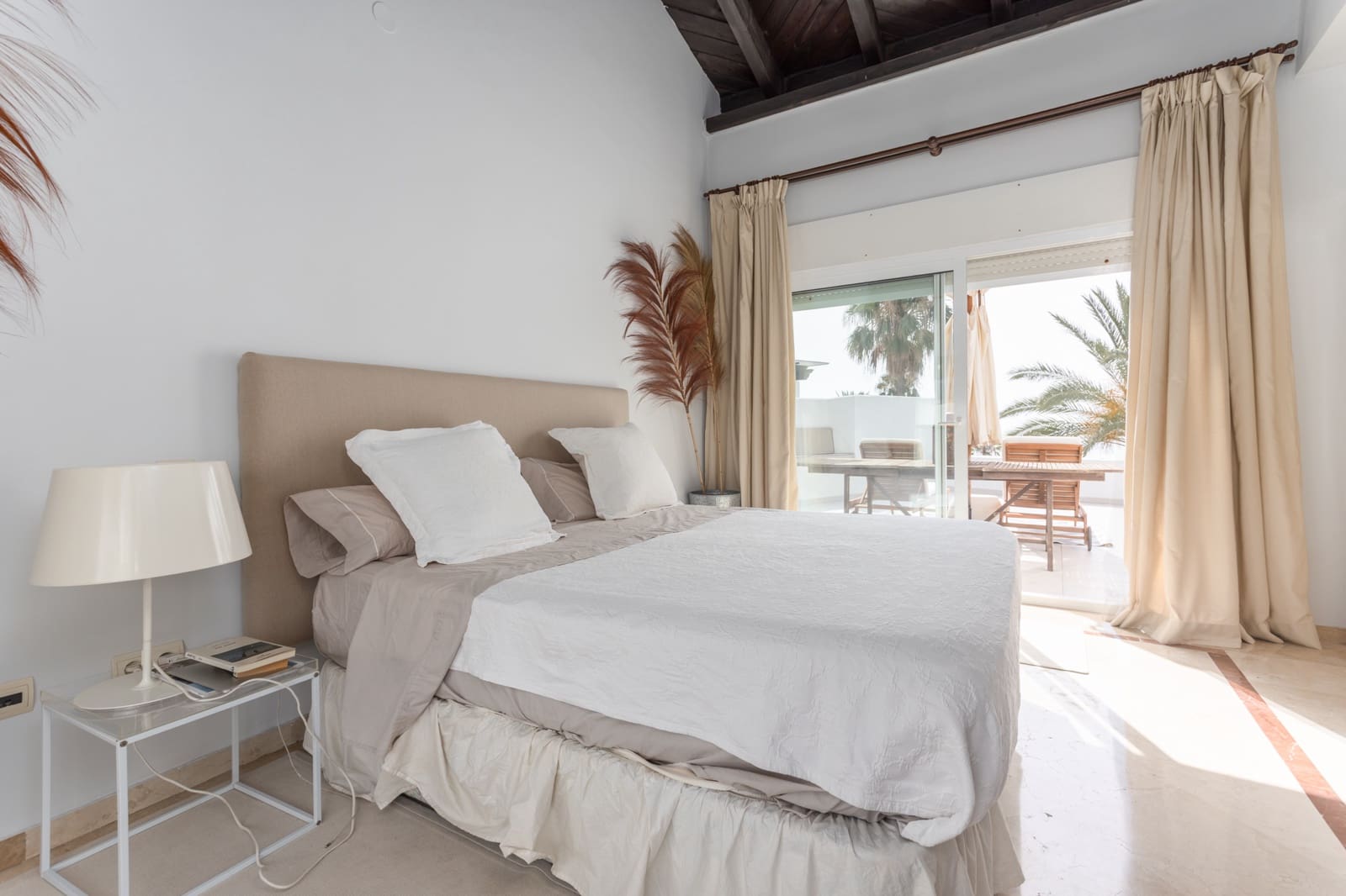 4 slaapkamer Appartement te huur in Estepona met zwembad garage - € 5.500 (Ref: 9921129)