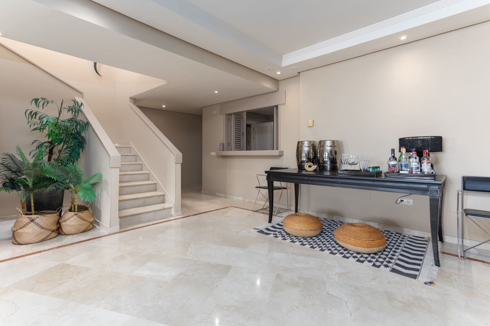 4 slaapkamer Appartement te huur in Estepona met zwembad garage - € 5.500 (Ref: 9921129)