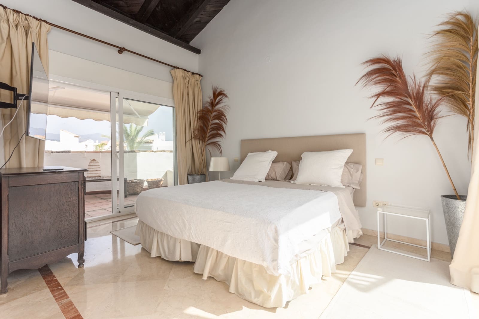 4 slaapkamer Appartement te huur in Estepona met zwembad garage - € 5.500 (Ref: 9921129)