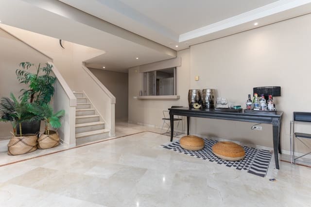 4 slaapkamer Appartement te huur in Villacana - Costalita - Saladillo, Estepona met zwembad garage - € 5.500 (Ref: 9921129)