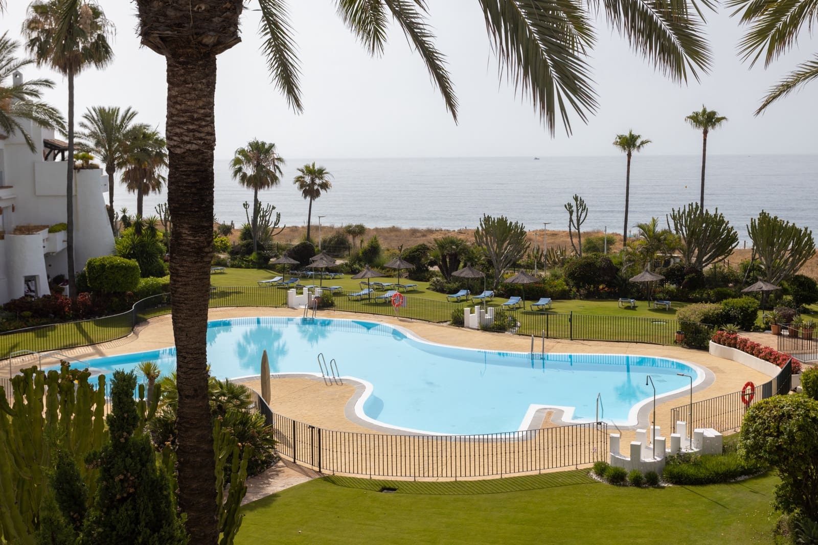 4 slaapkamer Appartement te huur in Estepona met zwembad garage - € 5.500 (Ref: 9921129)