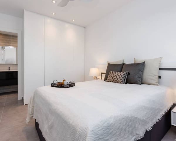 Chalet de 3 habitaciones en Pilar de la Horadada ciudad, Pilar de la Horadada en venta con piscina - 395.000 € (Ref: 6592630)