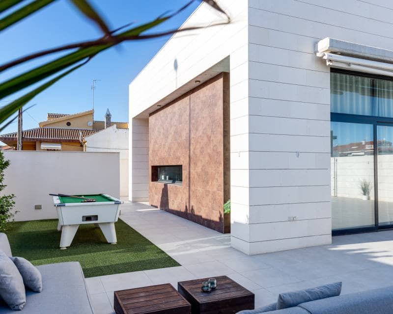 3 bedroom Villa for sale in Pilar de la Horadada with pool - € 395,000 (Ref: 6592630)