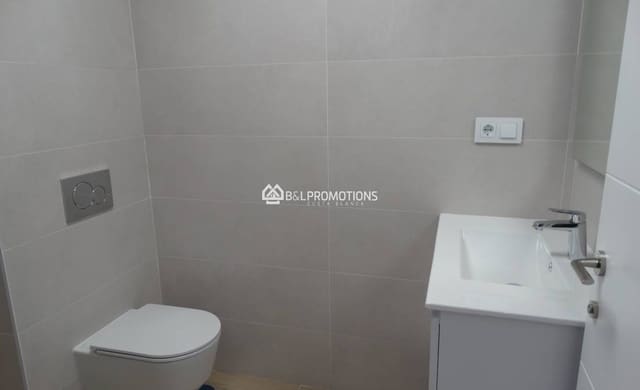 Apartamento de 3 habitaciones en Pilar de la Horadada ciudad, Pilar de la Horadada en venta con piscina garaje - 225.000 € (Ref: 8681115)