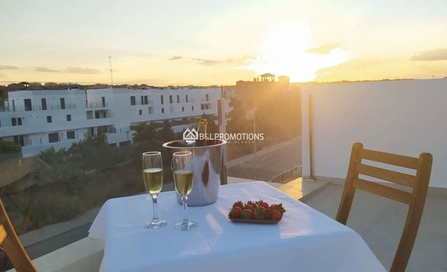 3 slaapkamer Villa te koop in Villamartin, Orihuela met zwembad garage - € 499.900 (Ref: 8977287)