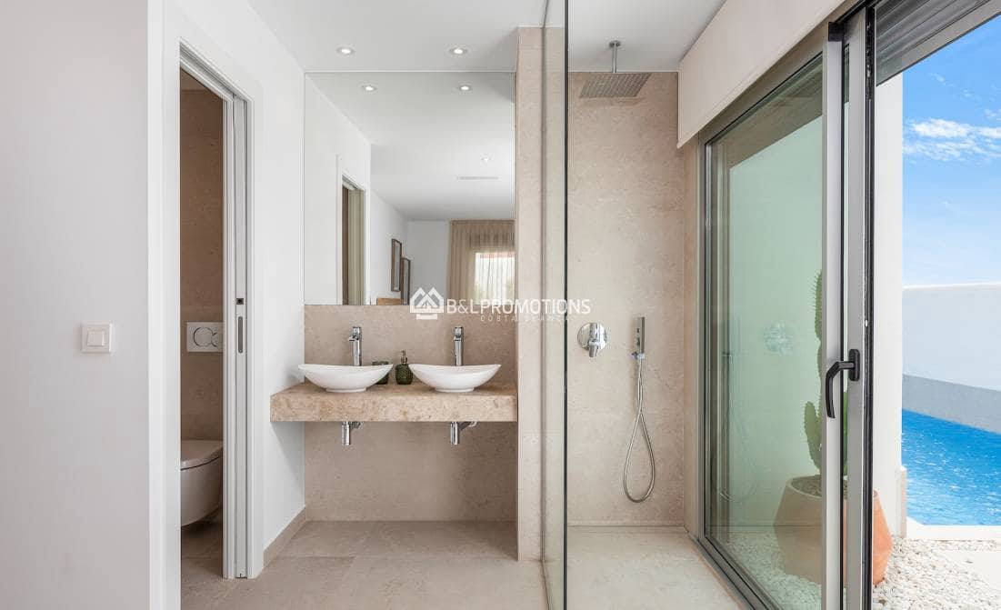 3 makuuhuone Huvila myytävänä paikassa Los Alcazares mukana uima-altaan 
autotalli - 499 900 € (Ref: 8977635)