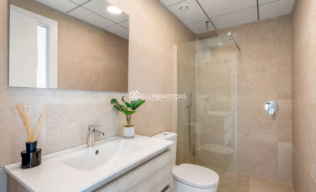 3 bedroom Villa for sale in Los Alcazares with pool garage - € 399,900 (Ref: 8977636)