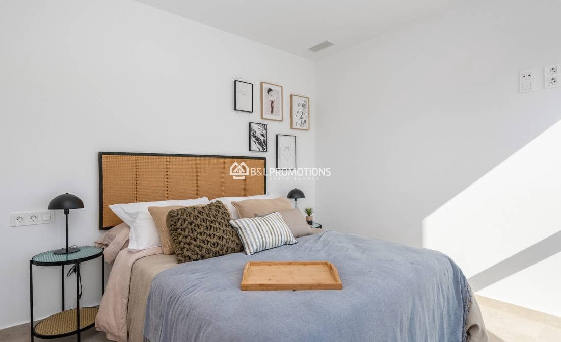 3 bedroom Villa for sale in Los Alcazares with pool garage - € 399,900 (Ref: 8977636)