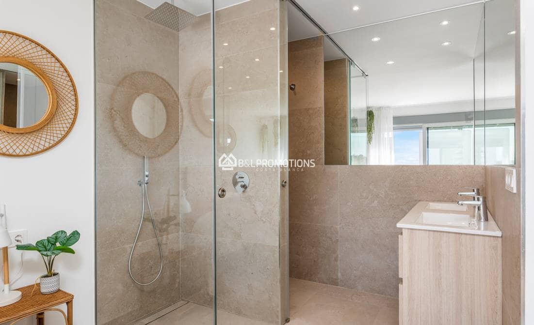 3 bedroom Villa for sale in Los Alcazares with pool garage - € 399,900 (Ref: 8977636)