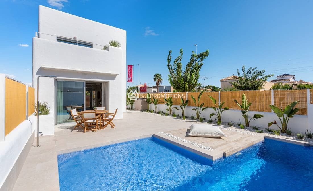 3 bedroom Villa for sale in Los Alcazares with pool garage - € 399,900 (Ref: 8977636)