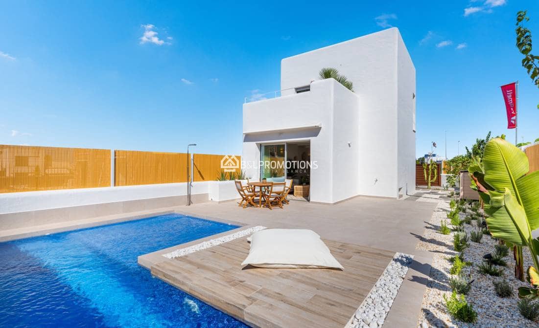 3 bedroom Villa for sale in Los Alcazares with pool garage - € 399,900 (Ref: 8977636)