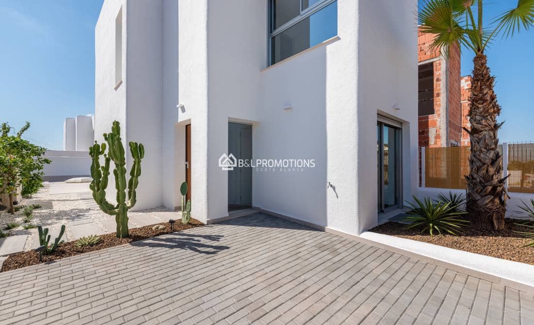 3 bedroom Villa for sale in Los Alcazares with pool garage - € 399,900 (Ref: 8977636)