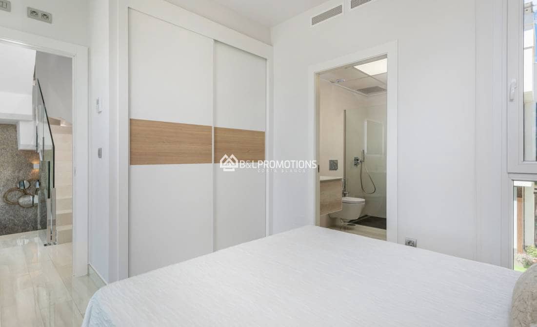 3 bedroom Villa for sale in Los Montesinos with pool garage - € 465,000 (Ref: 8982907)