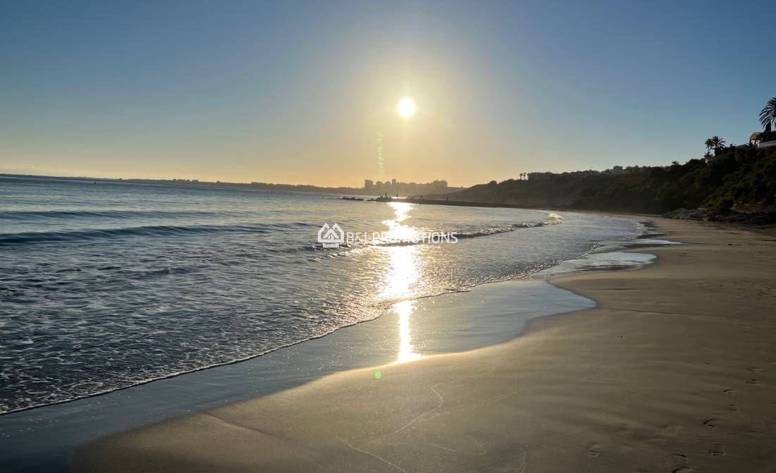 Apartamento de 2 habitaciones en Pilar de la Horadada en venta con piscina garaje - 269.000 € (Ref: 9057008)