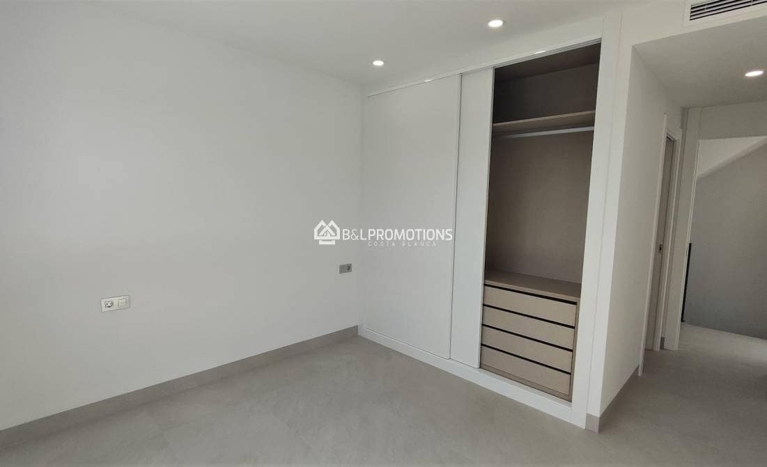 3 bedroom Villa for sale in Benijofar with pool garage - € 449,000 (Ref: 9064705)