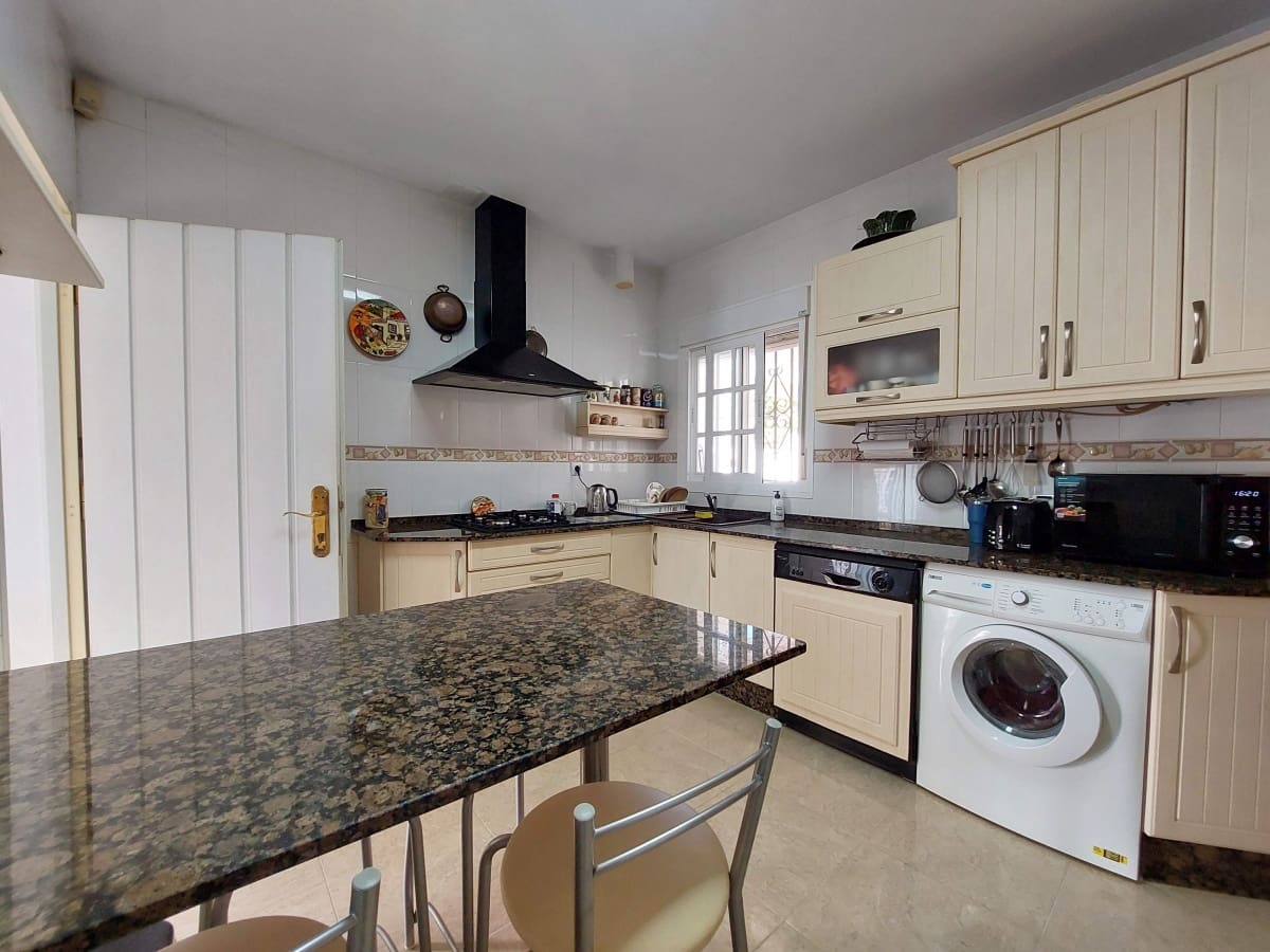 Chalet de 4 habitaciones en Chiclana de la Frontera en venta con piscina garaje - 274.950 € (Ref: 10042254)