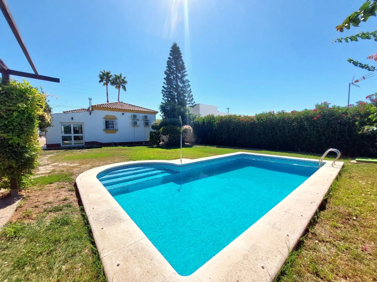 Chalet de 4 habitaciones en Chiclana de la Frontera en venta con piscina garaje - 274.950 € (Ref: 10042254)
