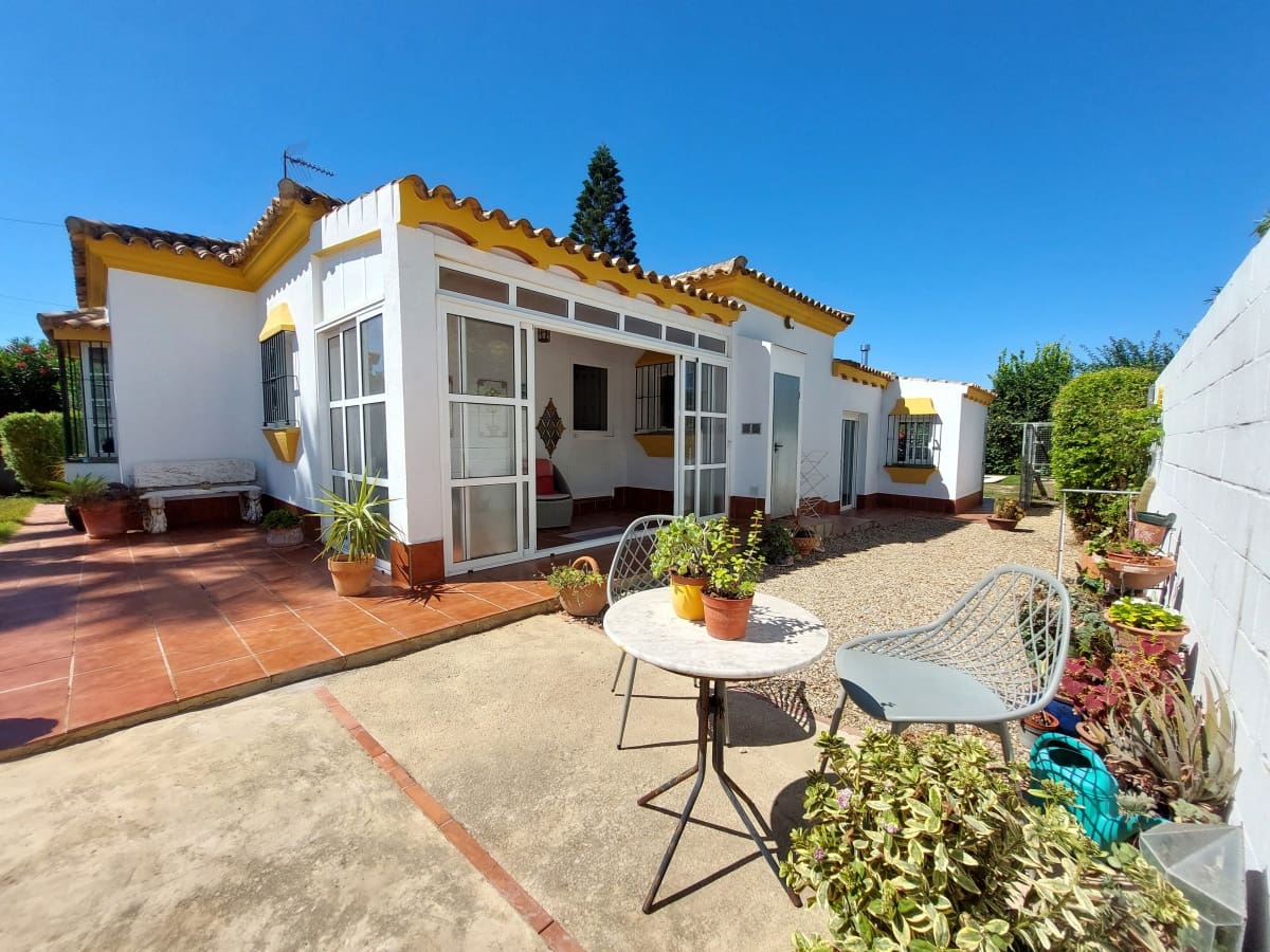 Chalet de 4 habitaciones en Chiclana de la Frontera en venta con piscina garaje - 274.950 € (Ref: 10042254)