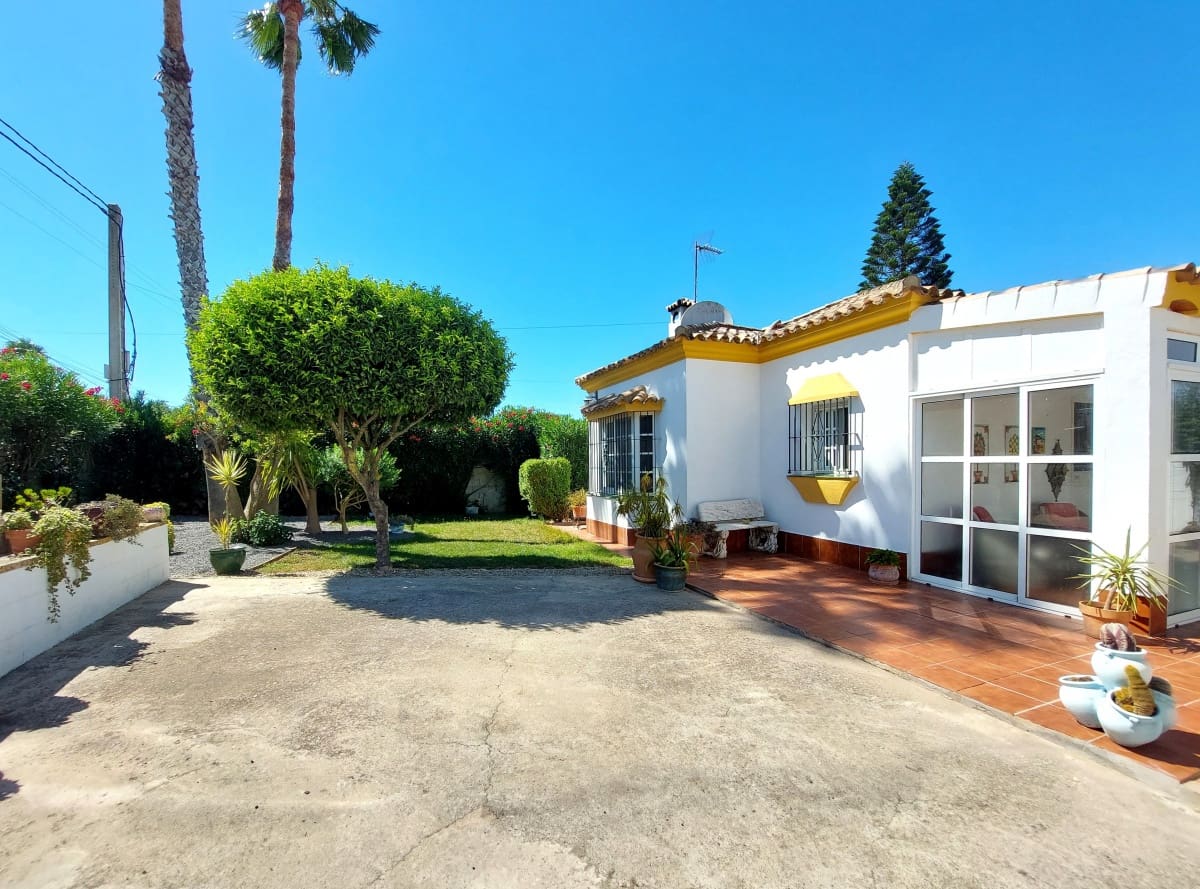 Chalet de 4 habitaciones en Chiclana de la Frontera en venta con piscina garaje - 274.950 € (Ref: 10042254)
