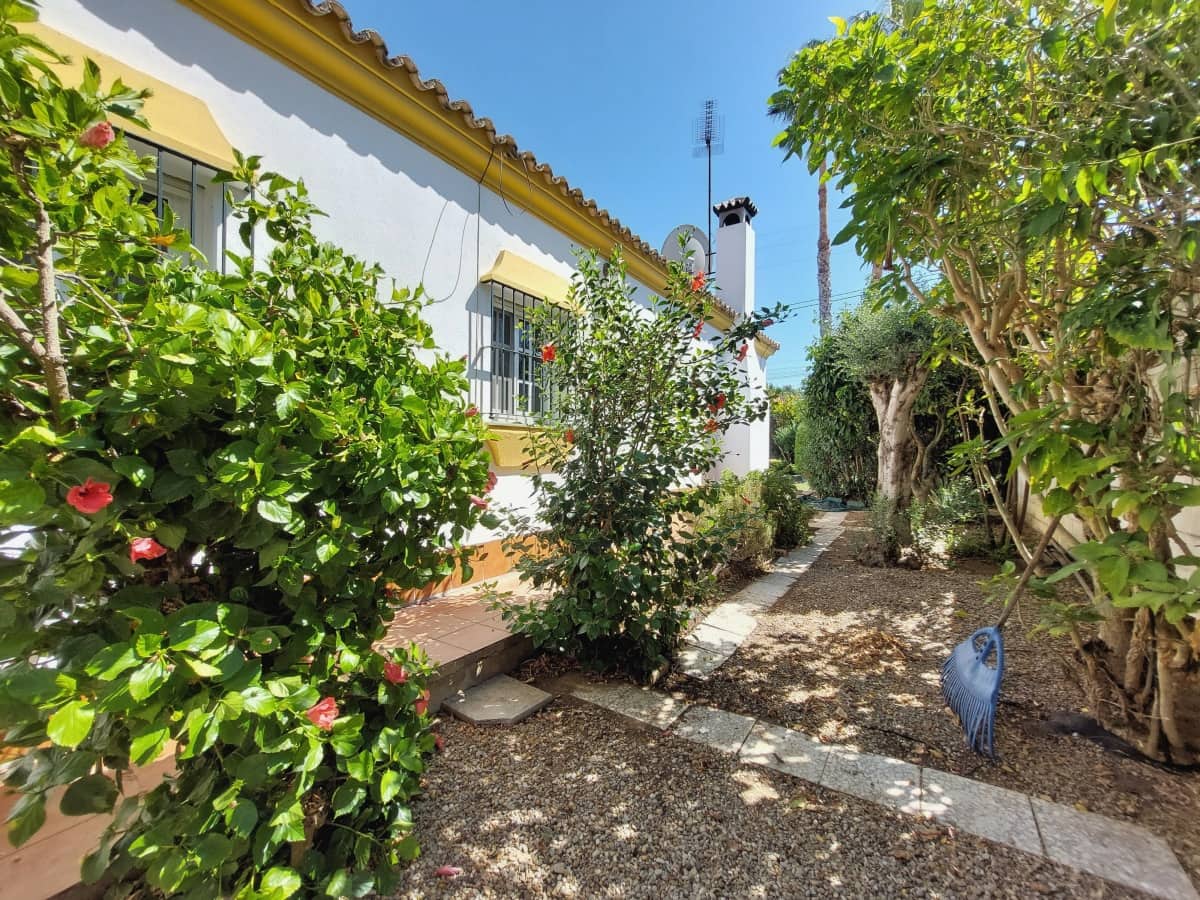 Chalet de 4 habitaciones en Chiclana de la Frontera en venta con piscina garaje - 274.950 € (Ref: 10042254)