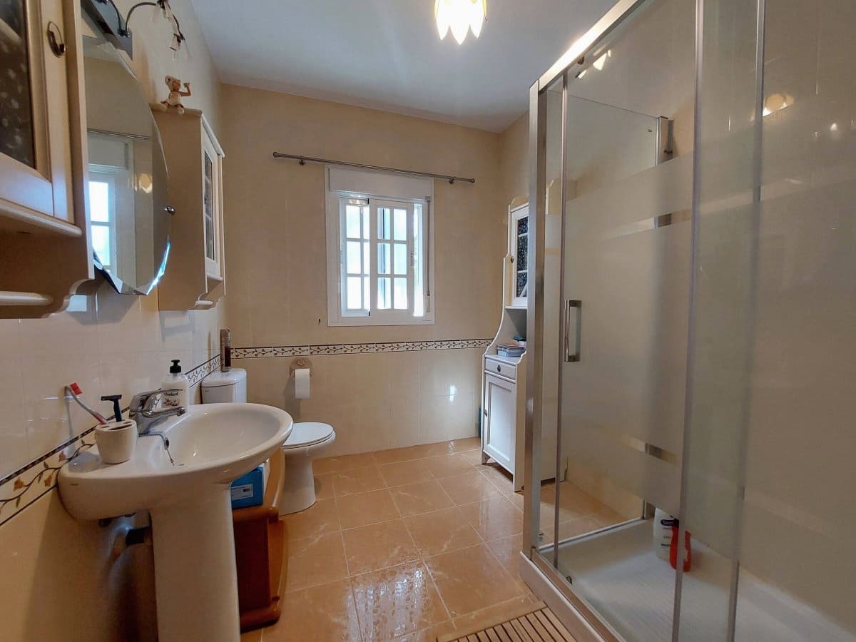 4 bedroom Villa for sale in Chiclana de la Frontera with pool garage - € 305,000 (Ref: 10042254)