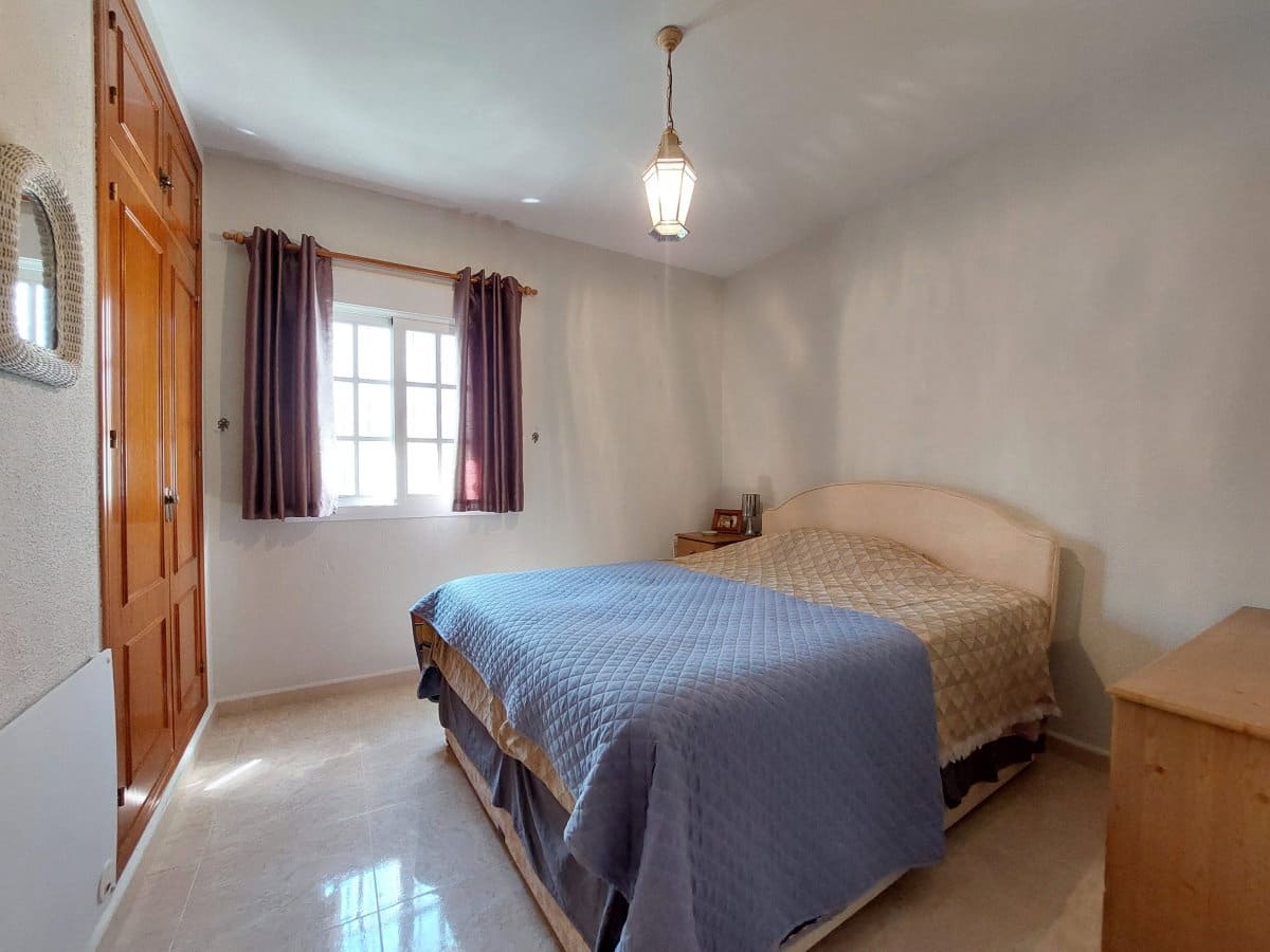 4 bedroom Villa for sale in Chiclana de la Frontera with pool garage - € 305,000 (Ref: 10042254)