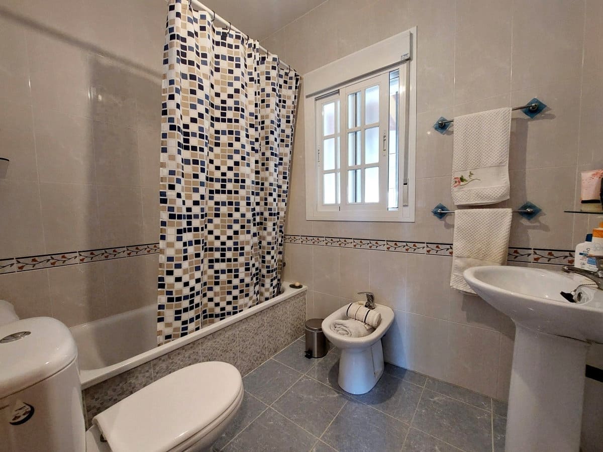 4 bedroom Villa for sale in Chiclana de la Frontera with pool garage - € 305,000 (Ref: 10042254)