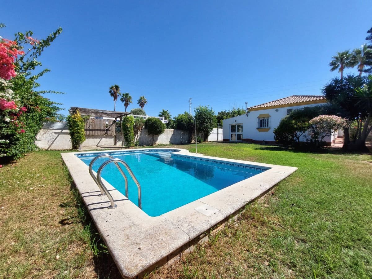 4 bedroom Villa for sale in Chiclana de la Frontera with pool garage - € 305,000 (Ref: 10042254)
