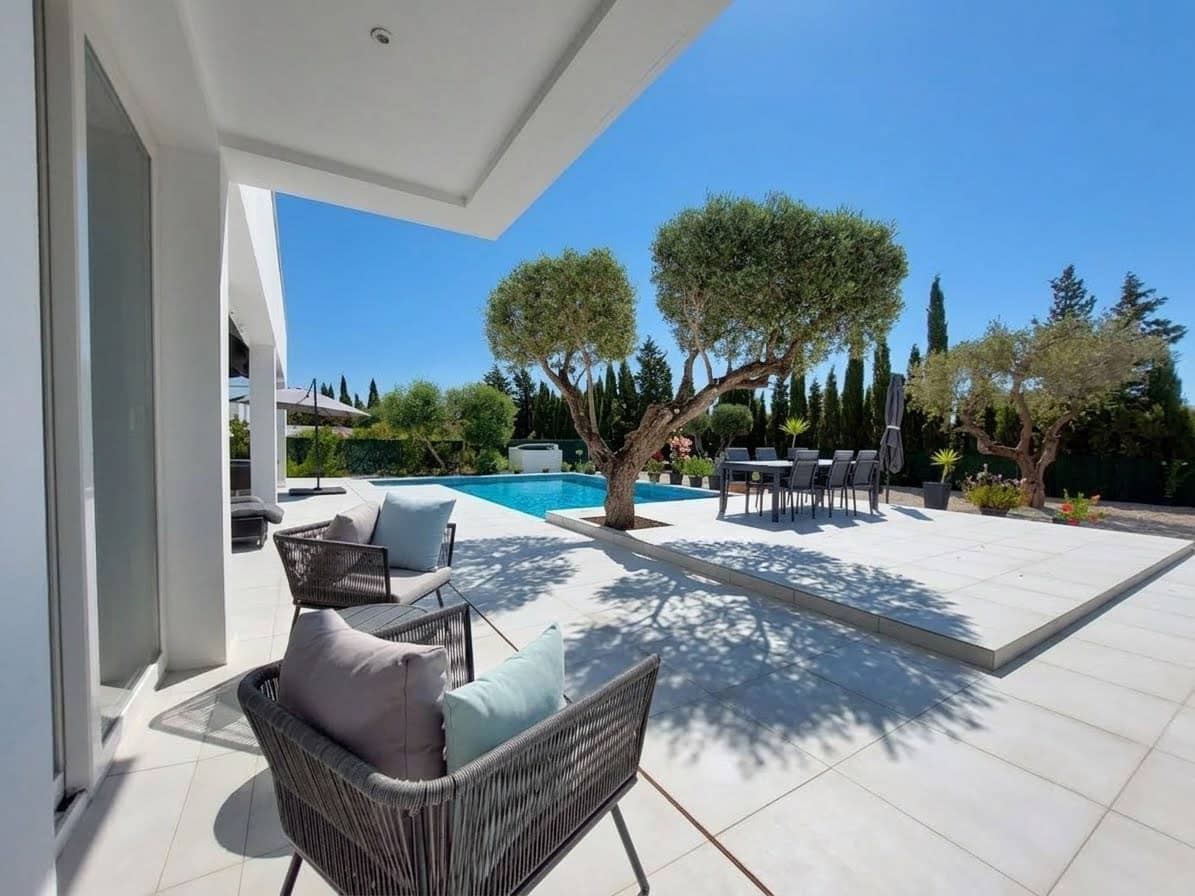 3 slaapkamer Villa te koop in Chiclana de la Frontera met zwembad garage - € 1.300.000 (Ref: 10091394)