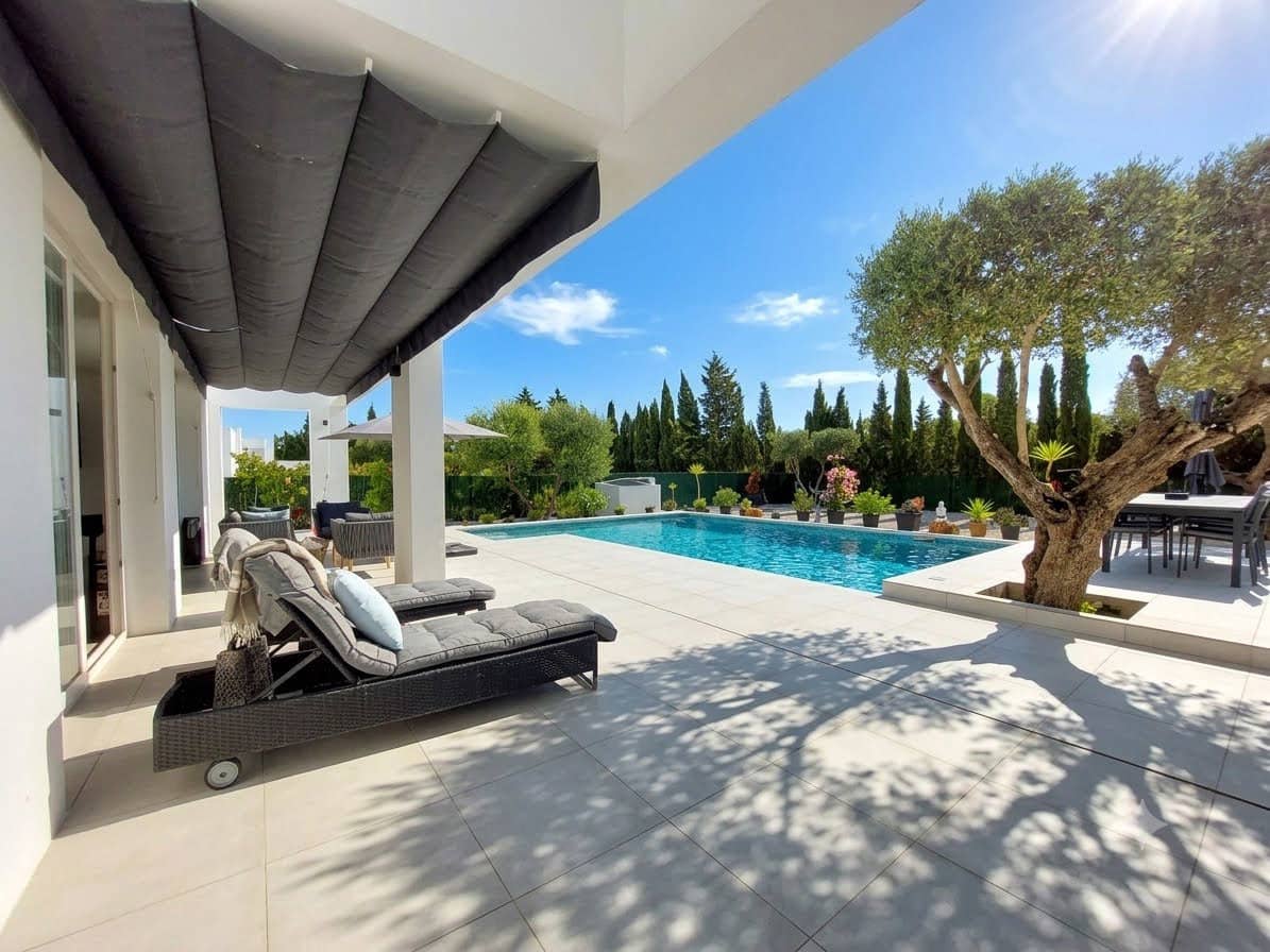 3 slaapkamer Villa te koop in Chiclana de la Frontera met zwembad garage - € 1.300.000 (Ref: 10091394)