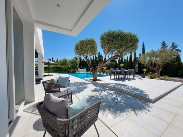 3 slaapkamer Villa te koop in Chiclana de la Frontera met zwembad garage - € 1.300.000 (Ref: 10091394)