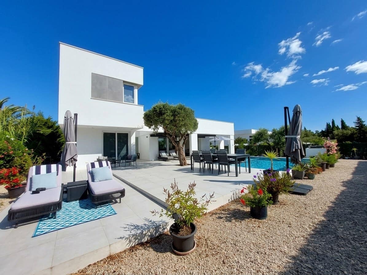 3 slaapkamer Villa te koop in Chiclana de la Frontera met zwembad garage - € 1.300.000 (Ref: 10091394)