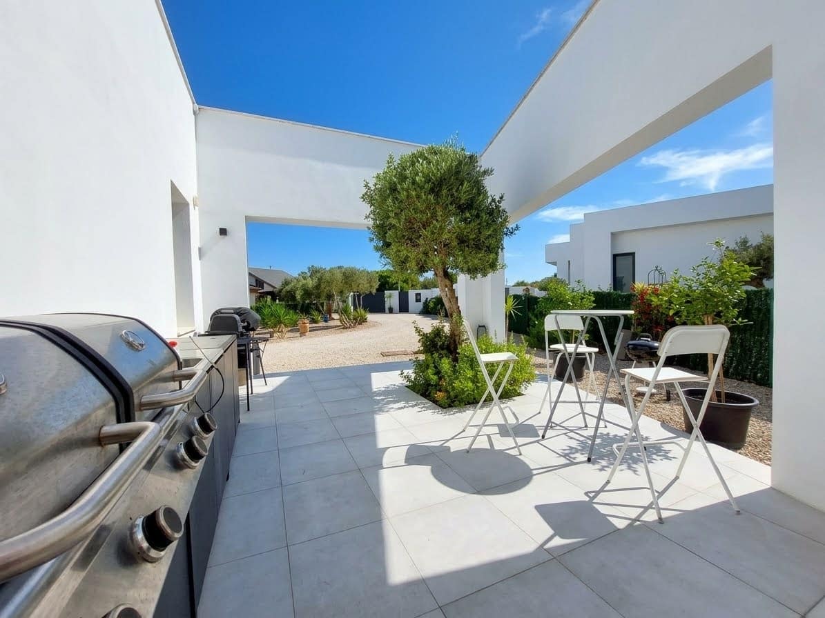 3 slaapkamer Villa te koop in Chiclana de la Frontera met zwembad garage - € 1.300.000 (Ref: 10091394)