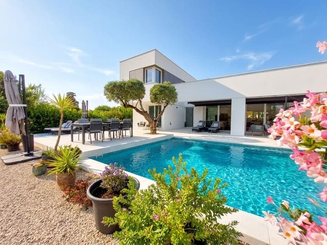 3 slaapkamer Villa te koop in Chiclana de la Frontera met zwembad garage - € 1.300.000 (Ref: 10091394)