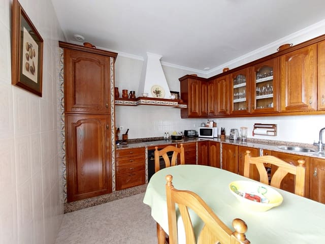 6 bedroom Townhouse for sale in Medina-Sidonia - € 395,000 (Ref: 7144672)