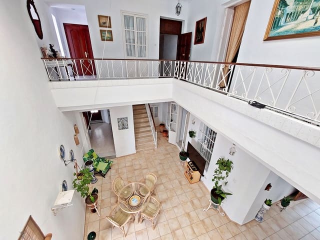 6 bedroom Townhouse for sale in Medina-Sidonia - € 395,000 (Ref: 7144672)
