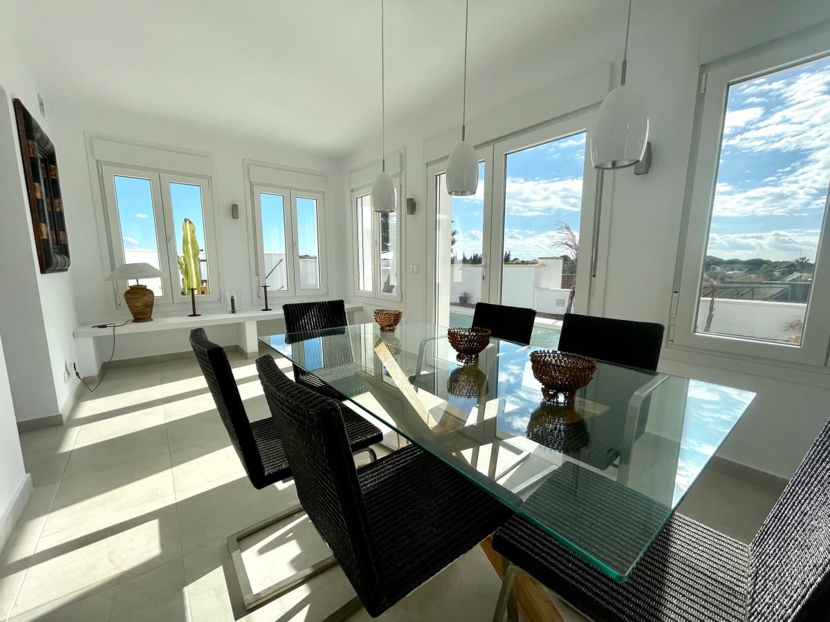 2 soveværelse Villa til salg i Chiclana de la Frontera med swimmingpool - € 490.000 (Ref: 7430799)