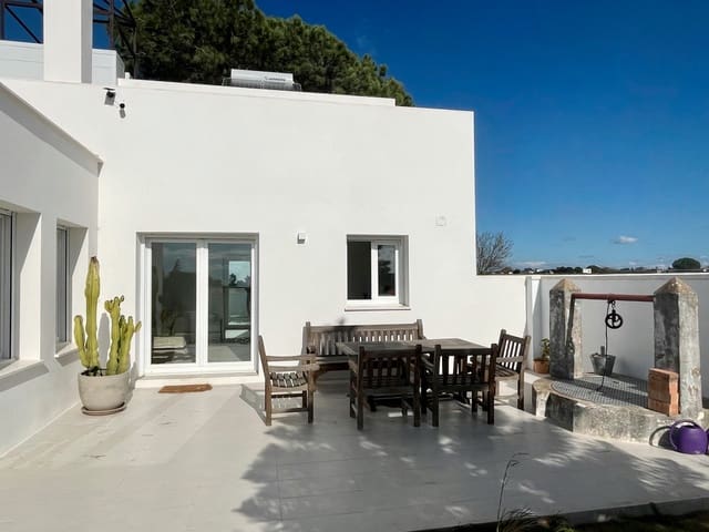 2 bedroom Villa for sale in Chiclana de la Frontera with pool - € 490,000 (Ref: 7430799)