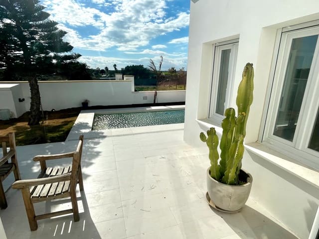 2 bedroom Villa for sale in Chiclana de la Frontera with pool - € 490,000 (Ref: 7430799)
