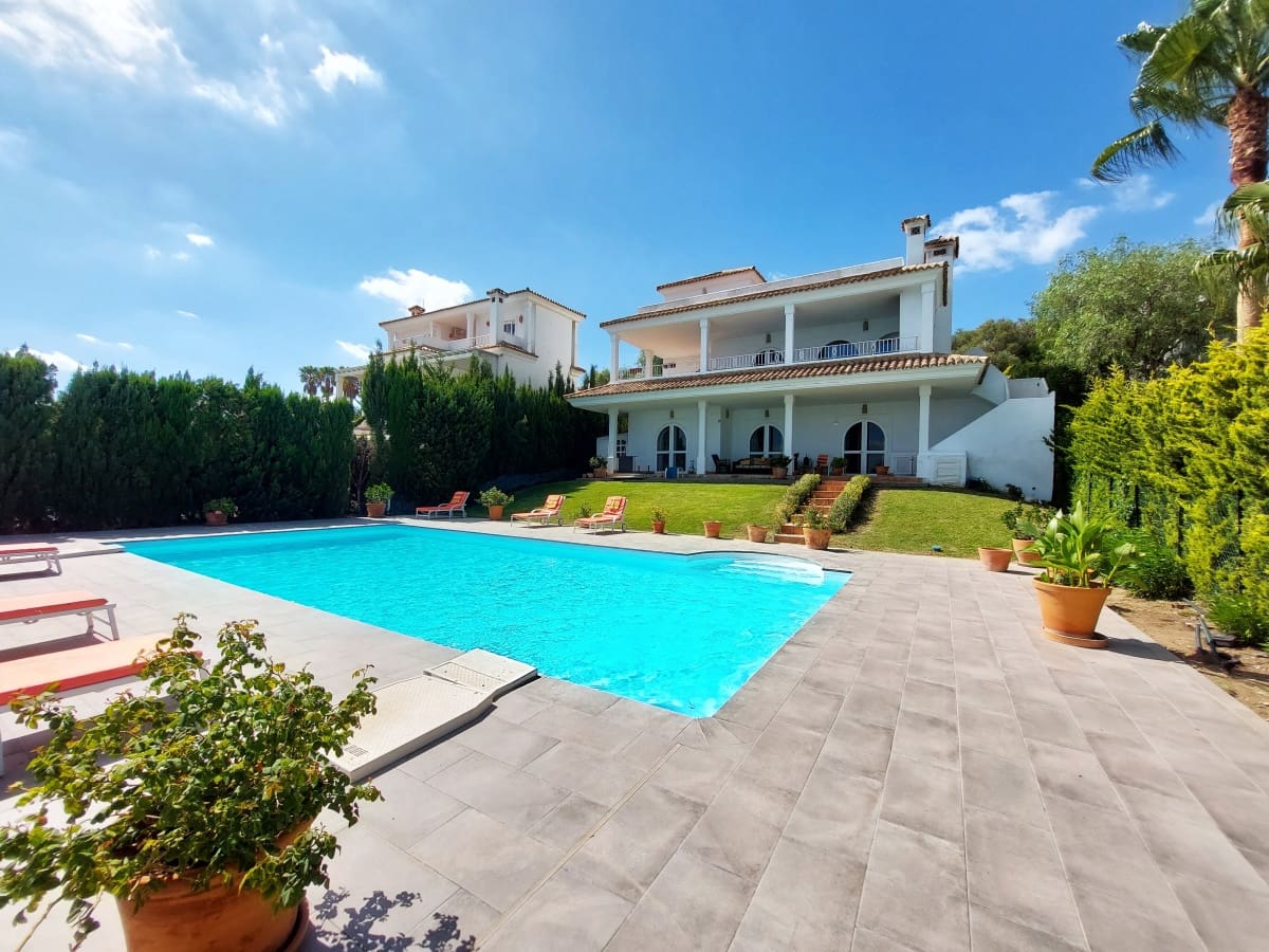 5 soveværelse Villa til salg i Benalup med swimmingpool garage - € 825.000 (Ref: 8555351)