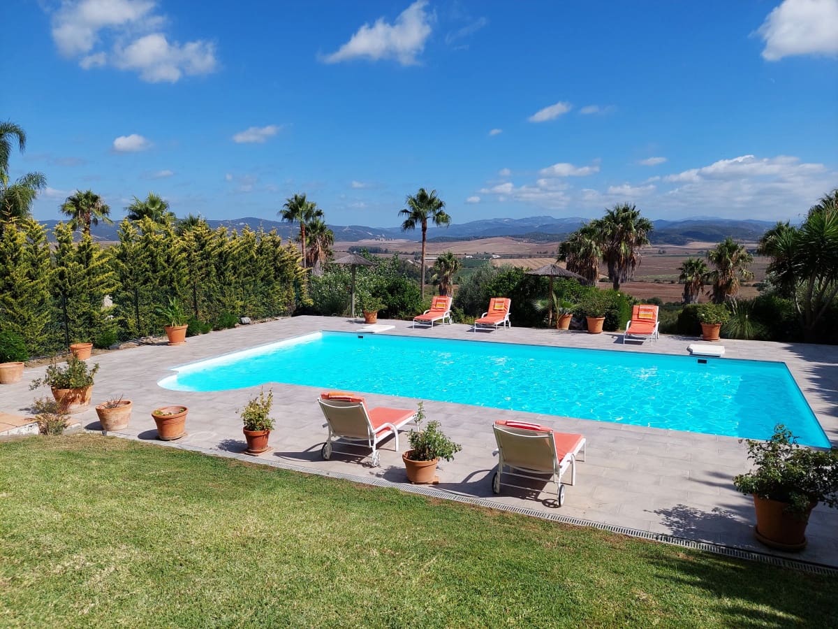 5 soveværelse Villa til salg i Benalup med swimmingpool garage - € 825.000 (Ref: 8555351)