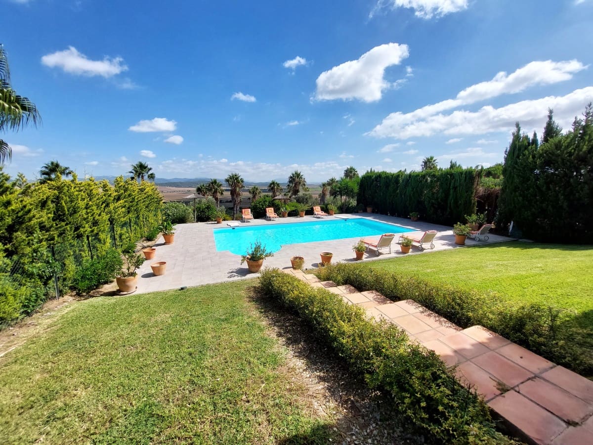 5 soveværelse Villa til salg i Benalup med swimmingpool garage - € 825.000 (Ref: 8555351)