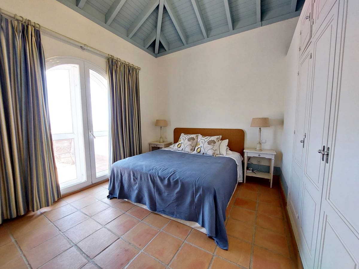 5 soveværelse Villa til salg i Benalup med swimmingpool garage - € 825.000 (Ref: 8555351)