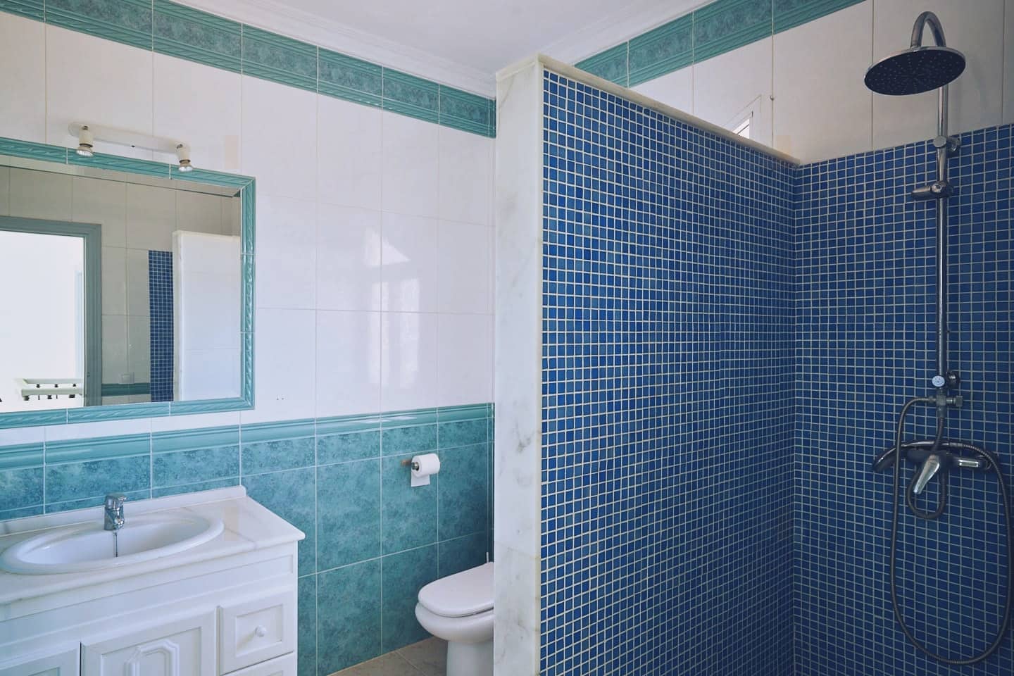 6 soveværelse Finca/Landehus til salg i Olvera med swimmingpool garage - € 450.000 (Ref: 8710536)