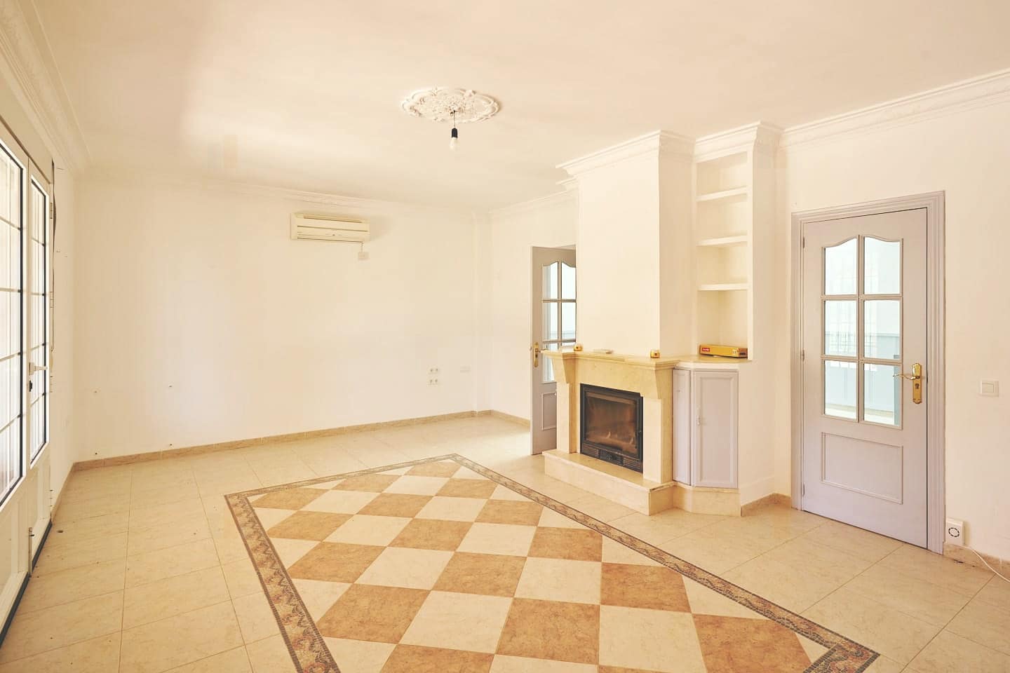 6 soveværelse Finca/Landehus til salg i Olvera med swimmingpool garage - € 450.000 (Ref: 8710536)