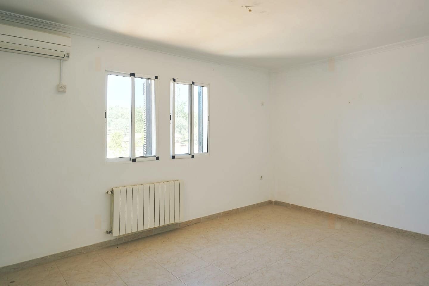 6 soveværelse Finca/Landehus til salg i Olvera med swimmingpool garage - € 450.000 (Ref: 8710536)