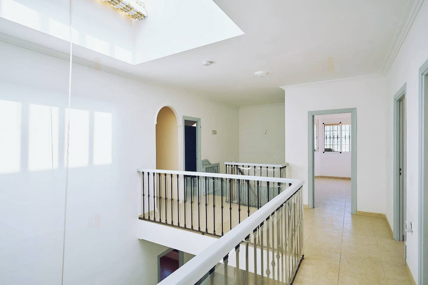 6 soveværelse Finca/Landehus til salg i Olvera med swimmingpool garage - € 450.000 (Ref: 8710536)