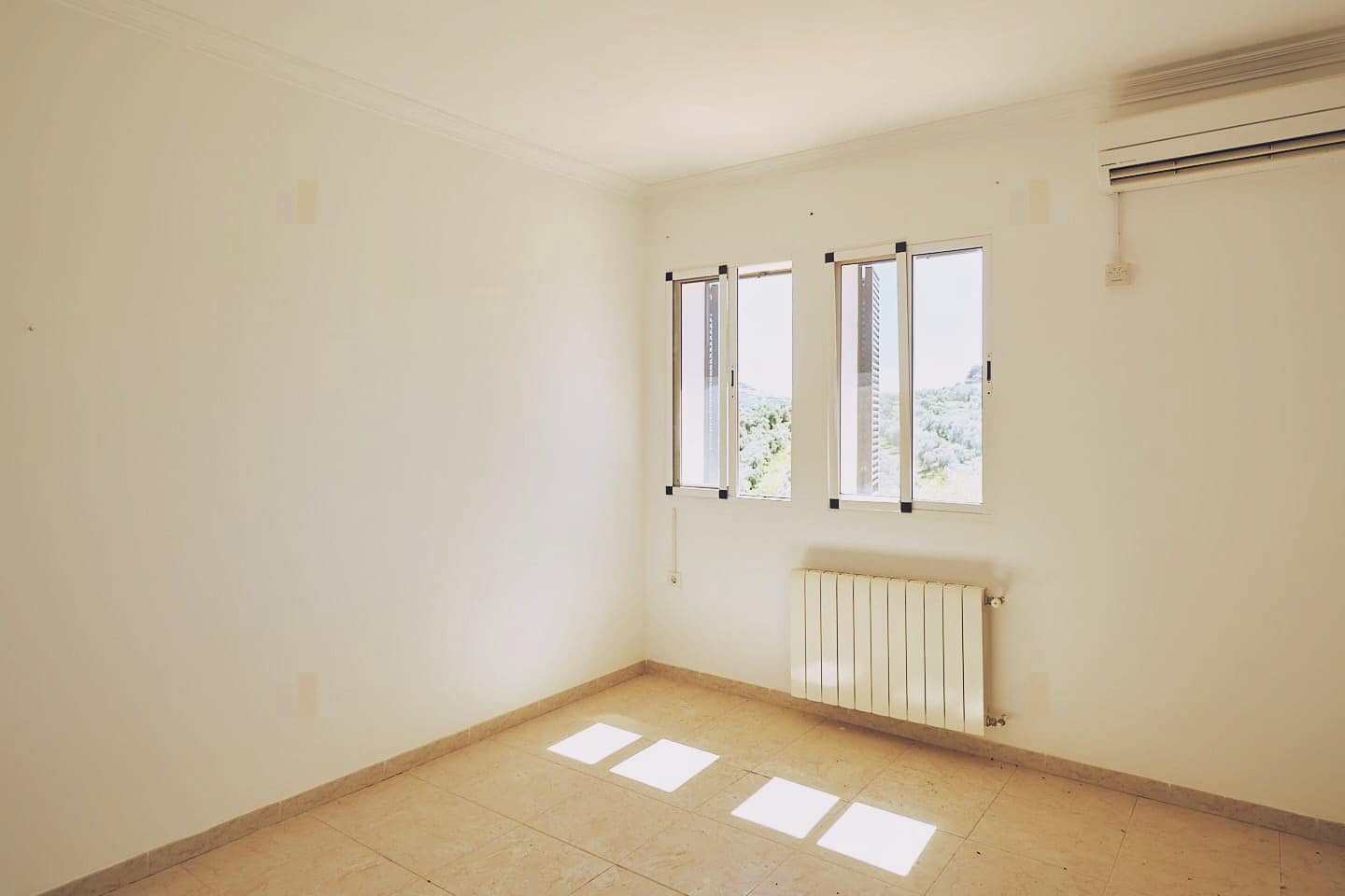 6 soveværelse Finca/Landehus til salg i Olvera med swimmingpool garage - € 450.000 (Ref: 8710536)