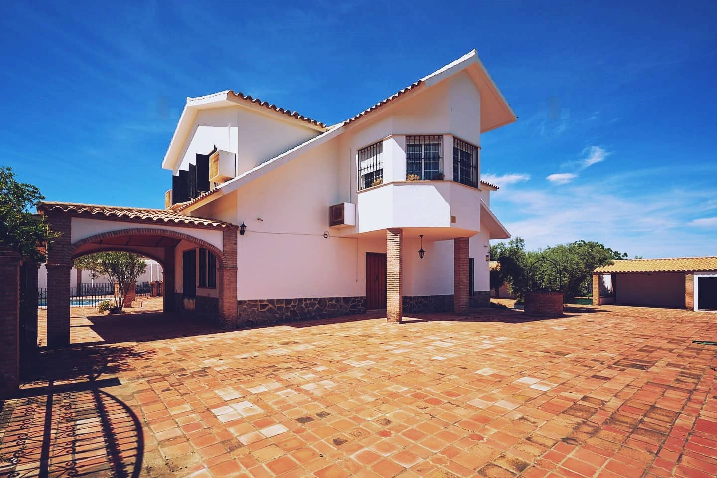 6 soveværelse Finca/Landehus til salg i Olvera med swimmingpool garage - € 450.000 (Ref: 8710536)