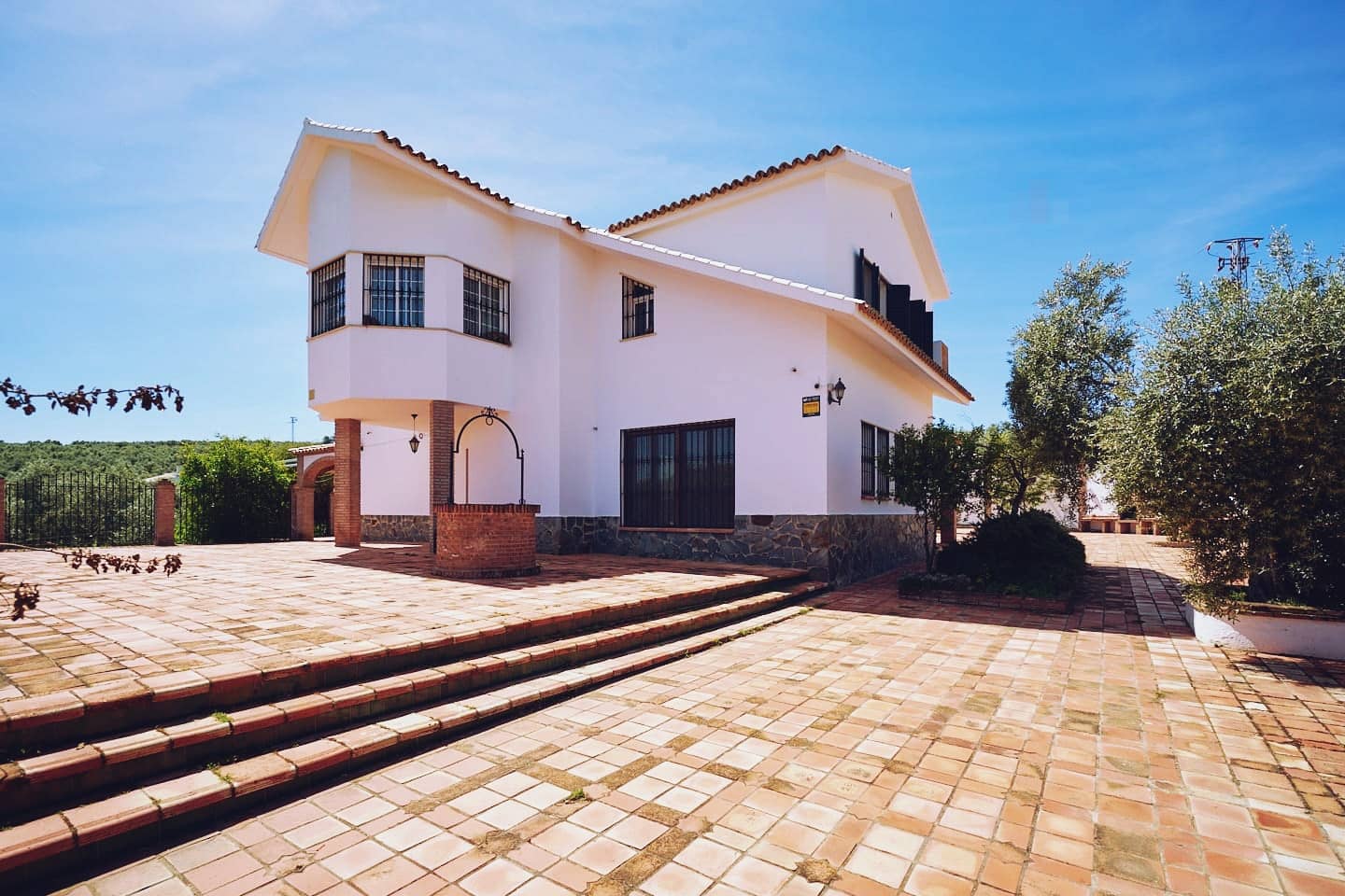 6 soveværelse Finca/Landehus til salg i Olvera med swimmingpool garage - € 450.000 (Ref: 8710536)